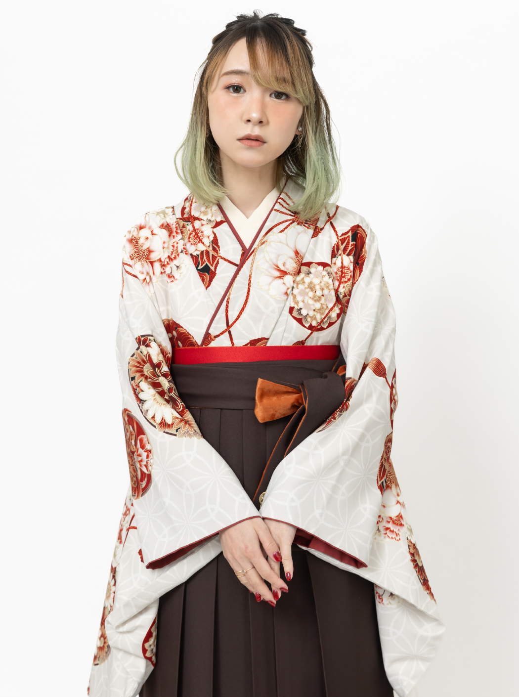 華玉/ベージュ【JAPAN STYLE×中村里砂】（袴：菊絵皿刺繡/焦げ茶