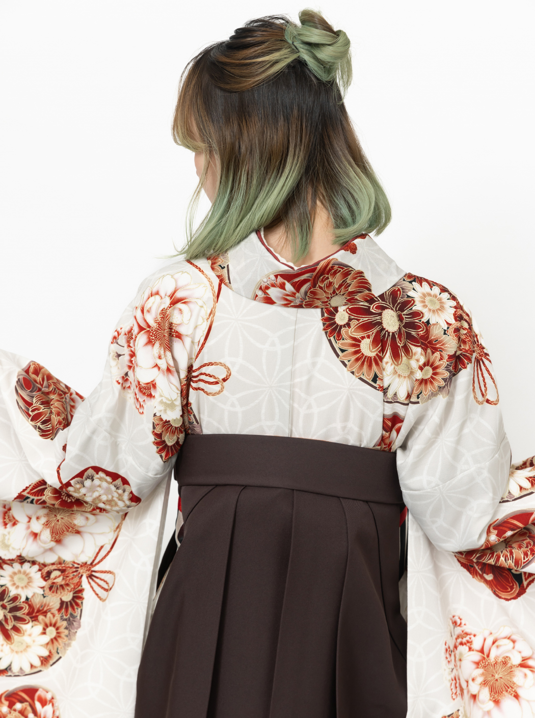 華玉/ベージュ【JAPAN STYLE×中村里砂】（袴：菊絵皿刺繡/焦げ茶