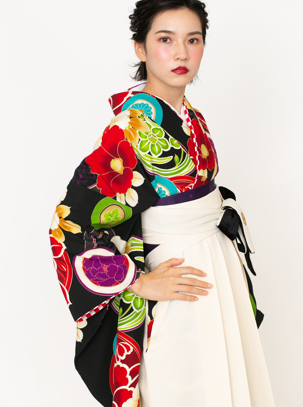 椿　袴　120 椿に丸紋/黒【JAPAN STYLE×中村里砂】（袴：椿丸紋刺繍／白） | 【公式