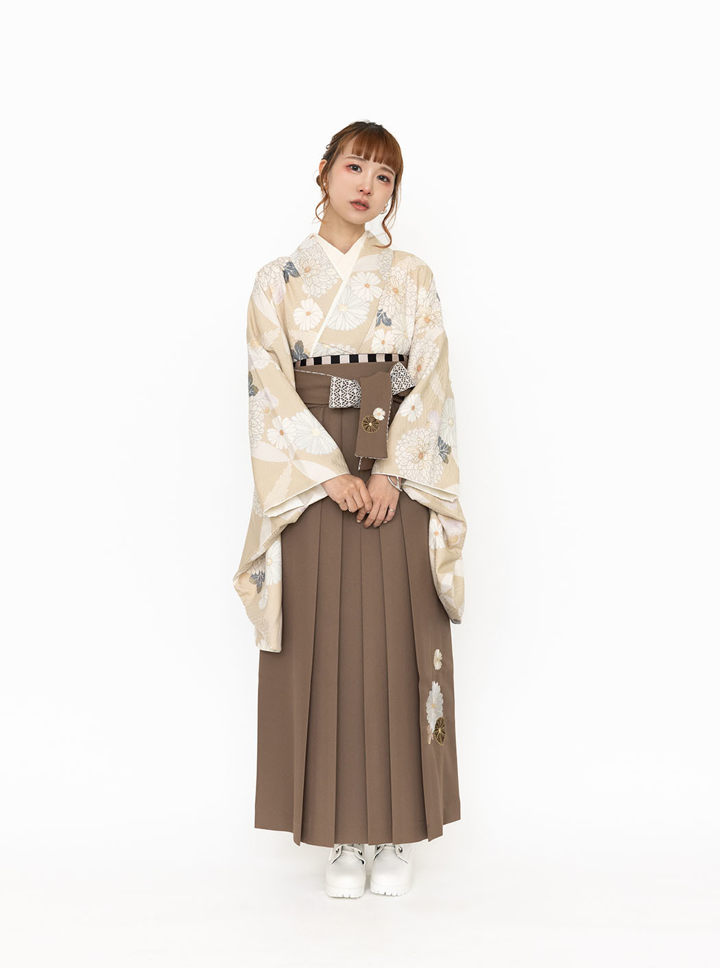 七宝に万寿菊 /ベージュ【九重】（袴：万寿菊 刺繍/茶) | 【公式