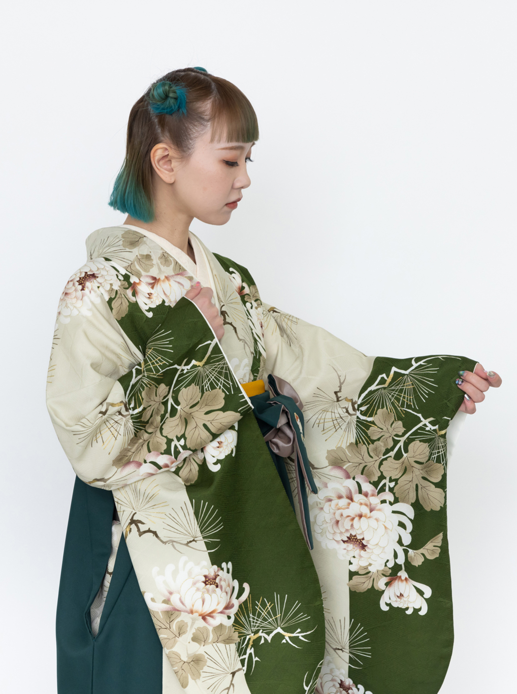 昼夜菊松/深緑【そしてゆめ】（袴：椿 刺繍/緑） | 【公式】モダン