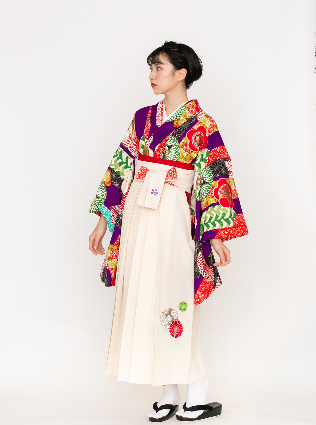 矢羽に梅/紫【榛原】（袴：菊に梅刺繍／クリーム） | 【公式】モダン