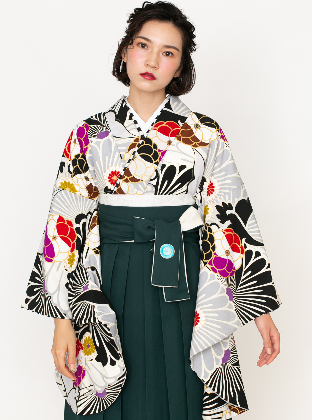 菊に鶴/黒【JAPAN STYLE×中村里砂】（袴：椿丸紋刺繍／緑） | 【公式