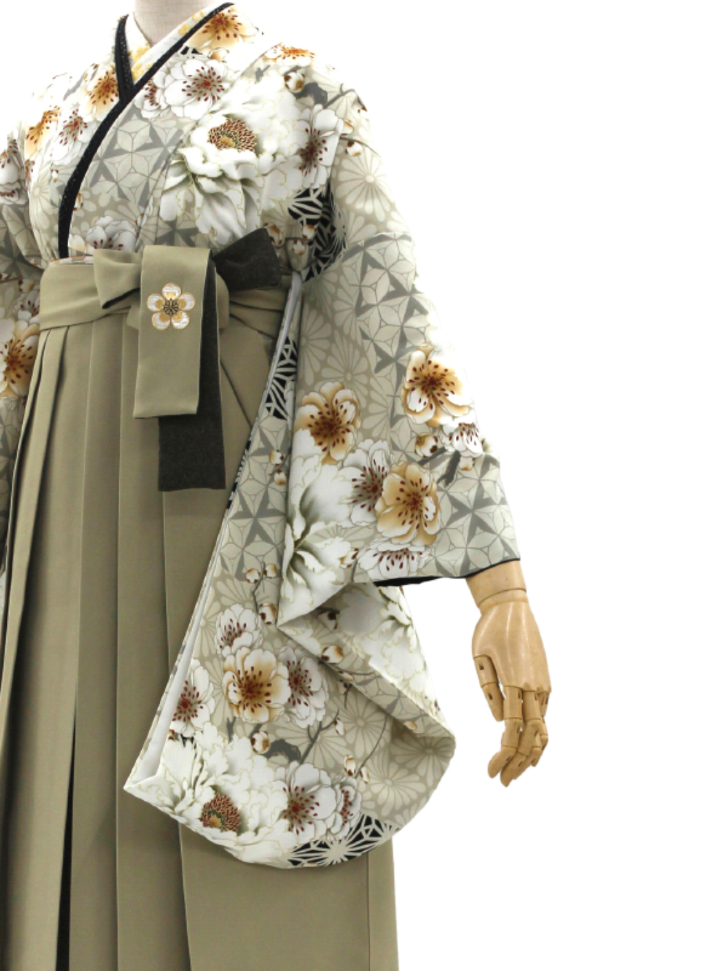 牡丹に八重桜/グレージュ【JAPAN STYLE×中村里砂】（袴：梅丸紋刺繍