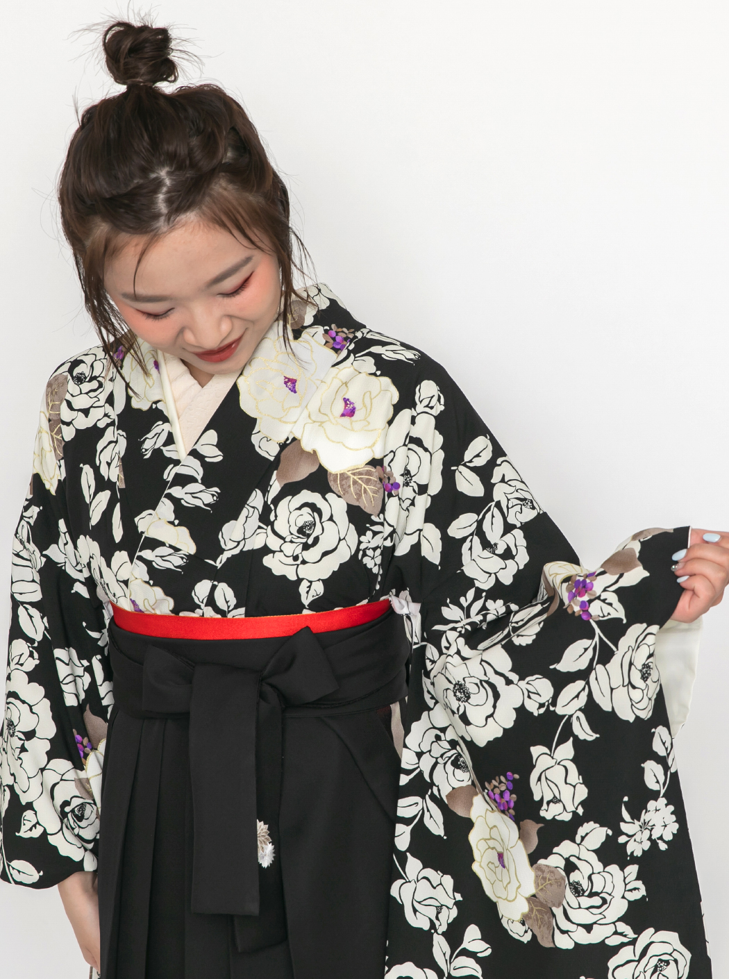 バラ / 黒【JAPAN STYLE】（袴：菊刺繍／黒） | 【公式】モダン