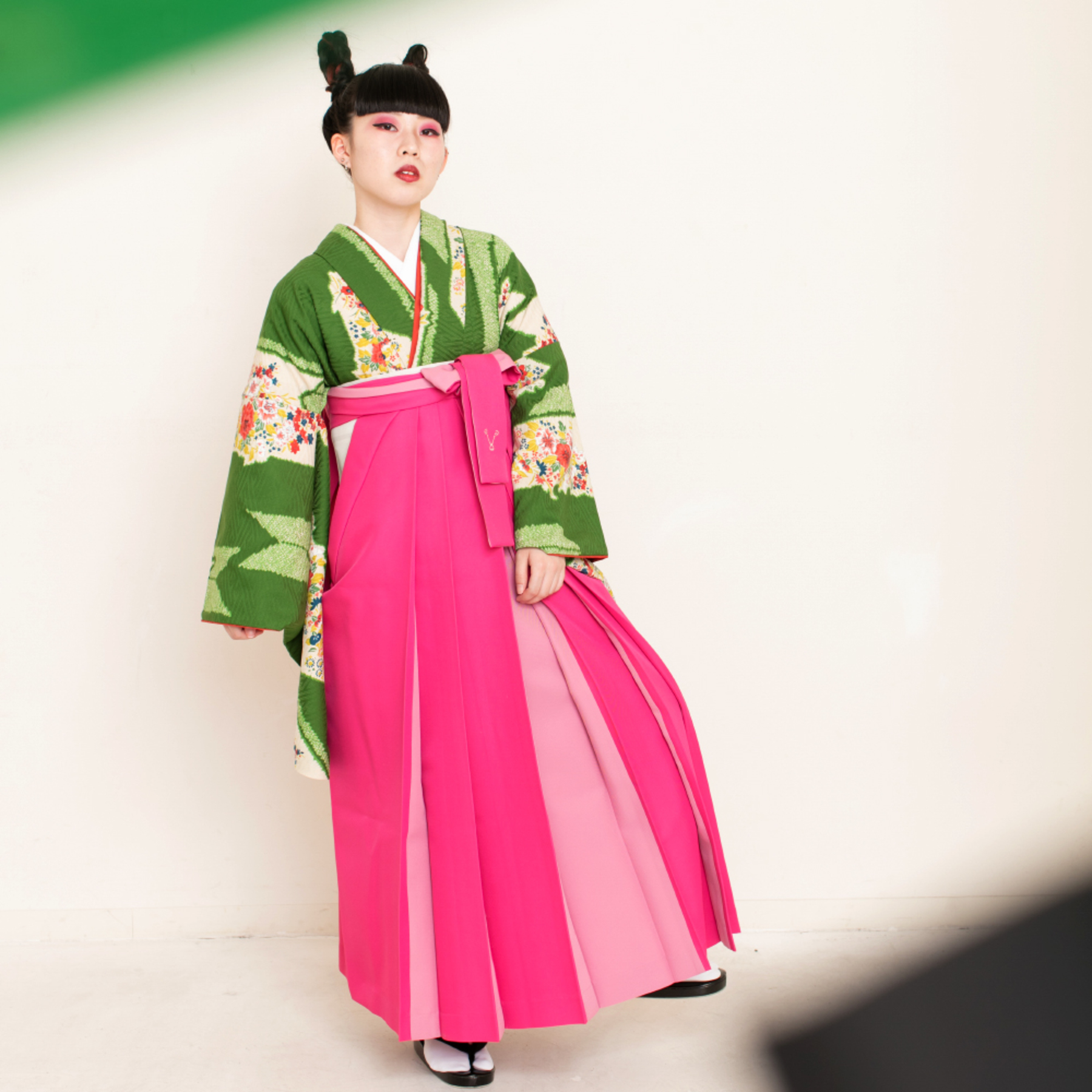 アシュリ/緑（袴：アコーディオン／ピンク×クリーム） | 【公式