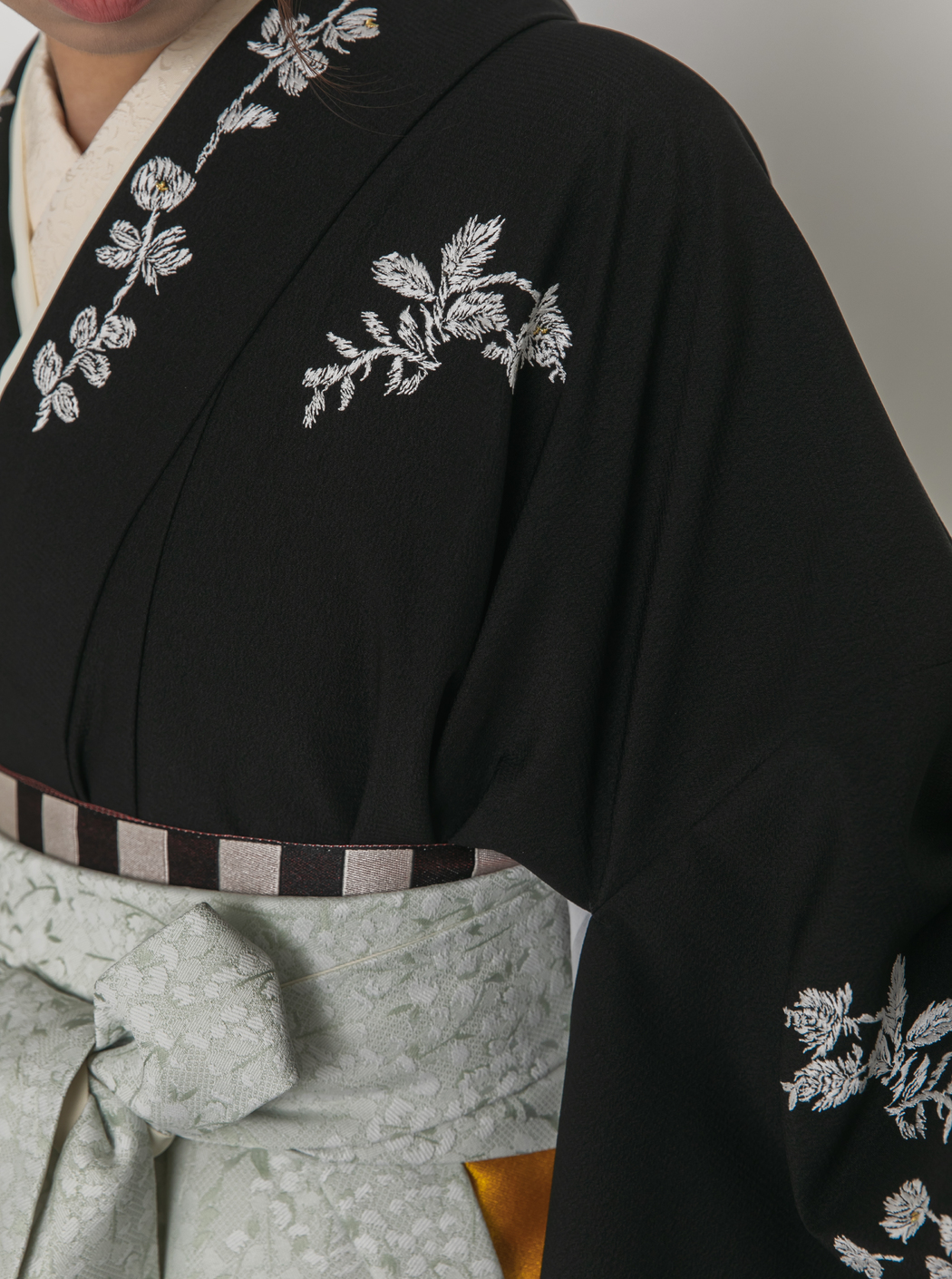 レース刺繍 / 黒【Kami Shibai-story of-】（袴：小花／薄グリーン