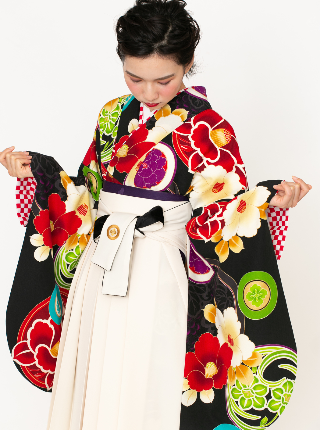 椿に丸紋/黒【JAPAN STYLE×中村里砂】（袴：椿丸紋刺繍／白） | 【公式