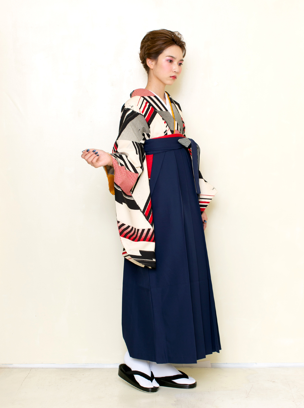 ヤバネ/黒（袴：紐裏ストライプ／紺） | 【公式】モダンアンテナの卒業