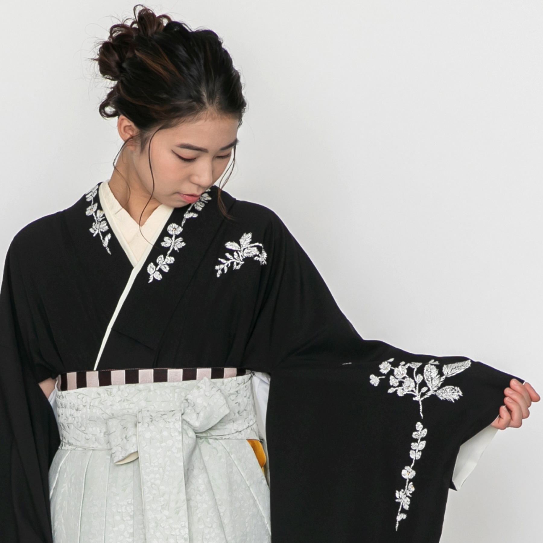 レース刺繍 / 黒【Kami Shibai-story of-】（袴：小花／薄グリーン