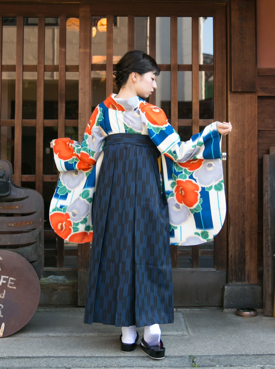 椿/青【earth music&ecology】（袴：矢絣／紺） | 【公式】モダン