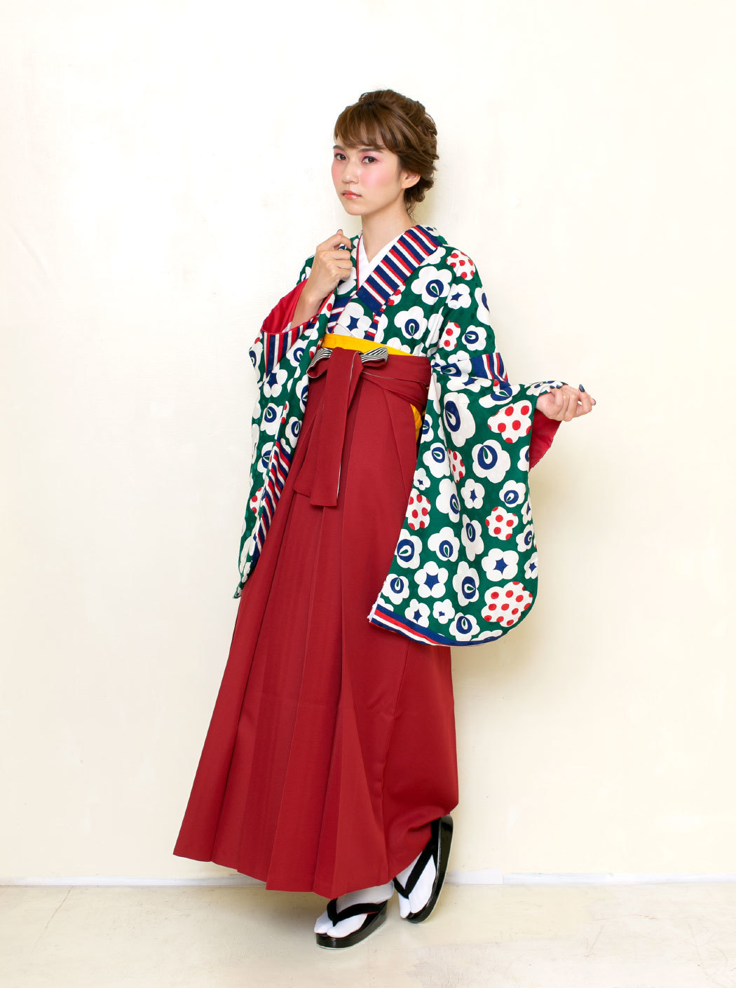袴 単品 無地刺繍 紐裏花刺繍柄 白地 袴丈87,91,95cm NO38358 楽天市場】袴 単品 紐裏花刺繍柄 白無地袴 女性用 行灯袴 ヘラあり