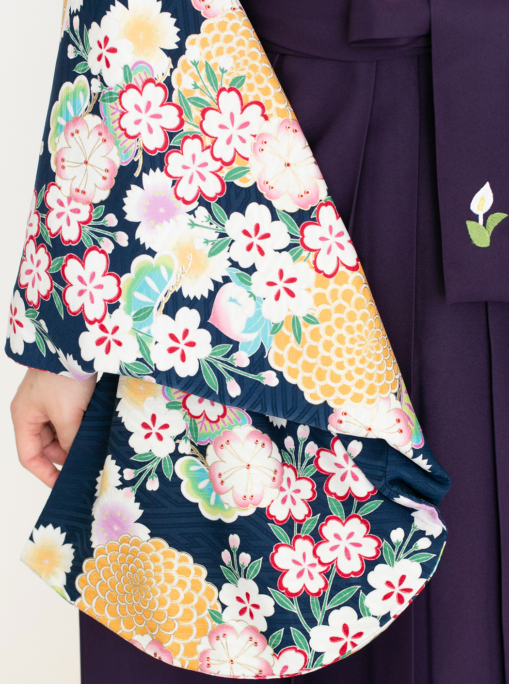 菊に桜/紺【九重】（袴：2way袴／紫） | 【公式】モダンアンテナの卒業
