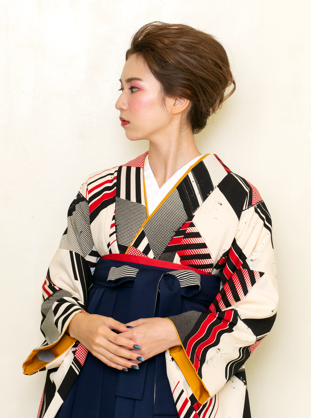 ヤバネ/黒（袴：紐裏ストライプ／紺） | 【公式】モダンアンテナの卒業