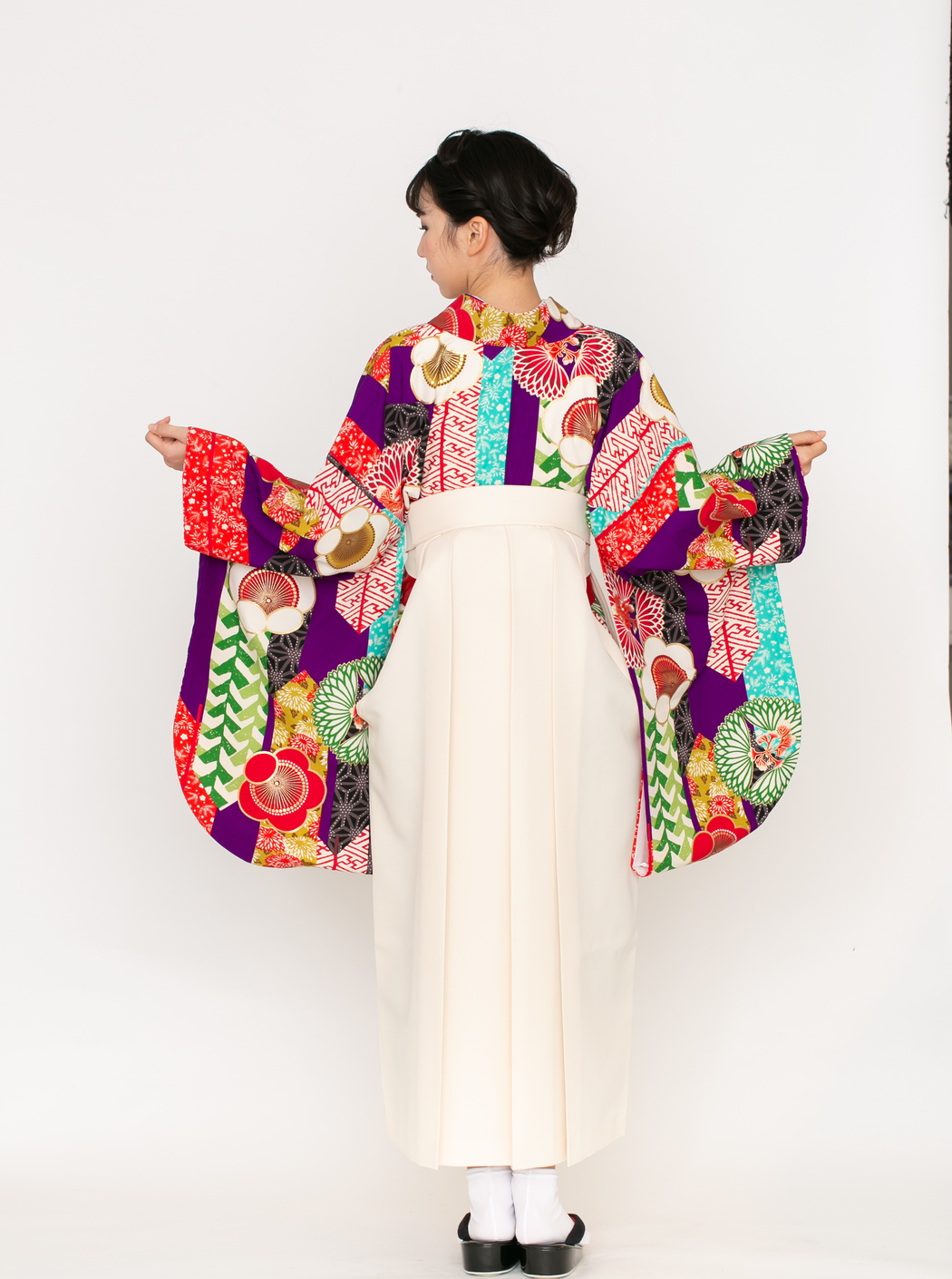 矢羽に梅/紫【榛原】（袴：菊に梅刺繍／クリーム） | 【公式】モダン