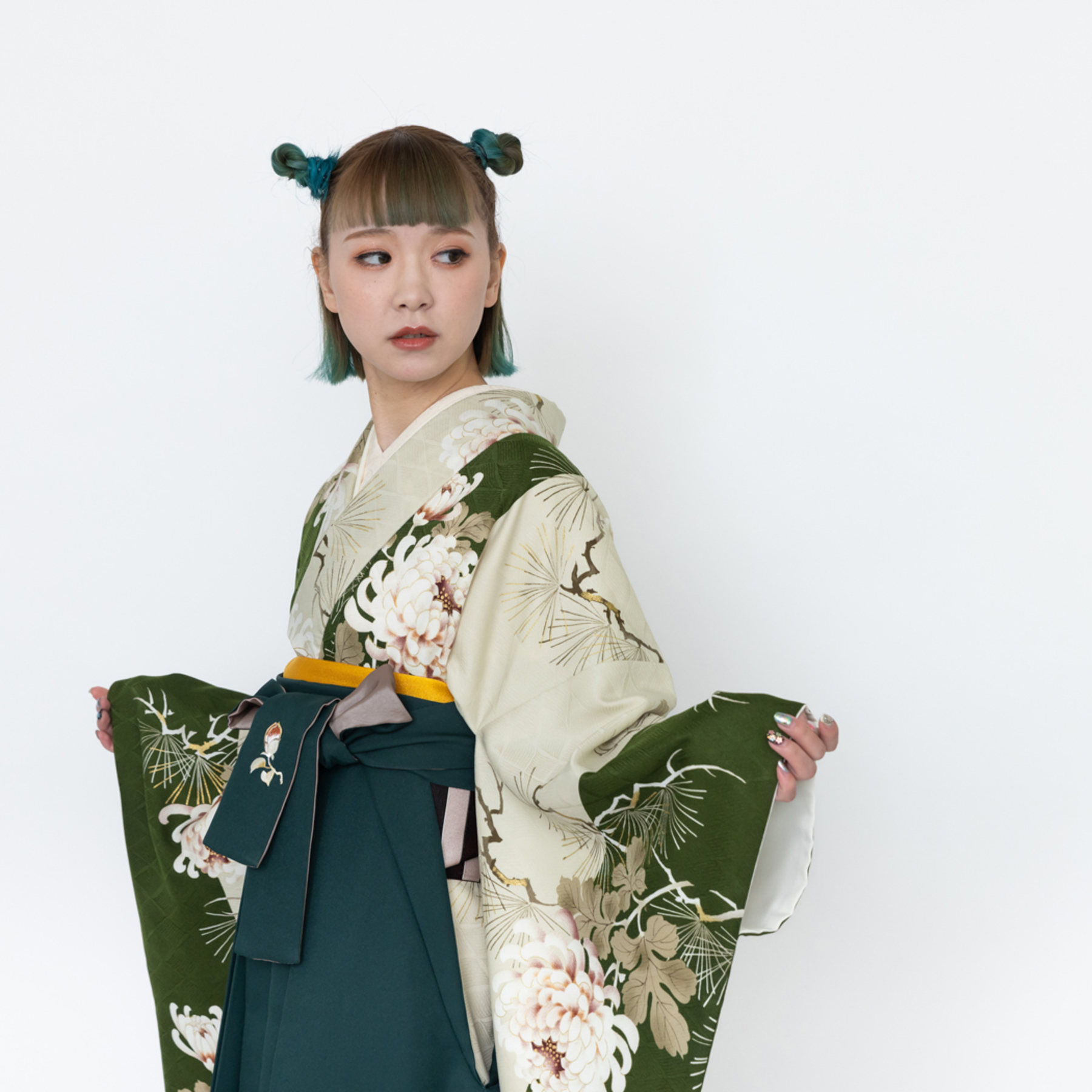 昼夜菊松/深緑【そしてゆめ】（袴：椿 刺繍/緑） | 【公式】モダン