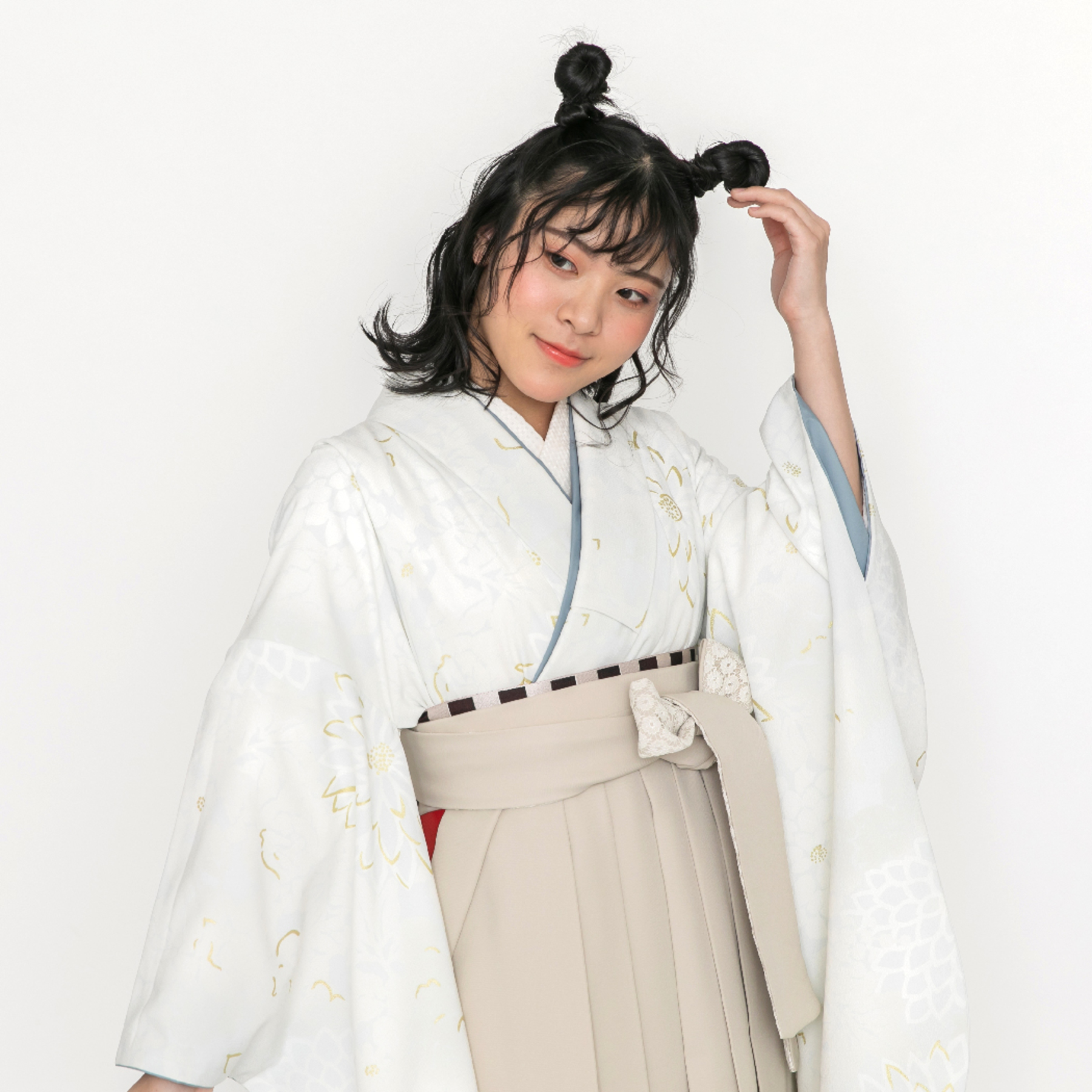 淡菊 / 薄グレー【JAPAN STYLE】（袴：アイボリー／菊刺繍） | 【公式