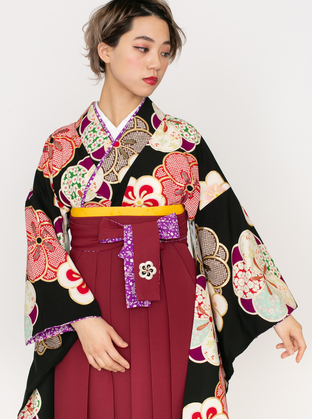 ねじり梅/黒【榛原】（袴：菊に梅刺繍／エンジ） | 【公式】モダン