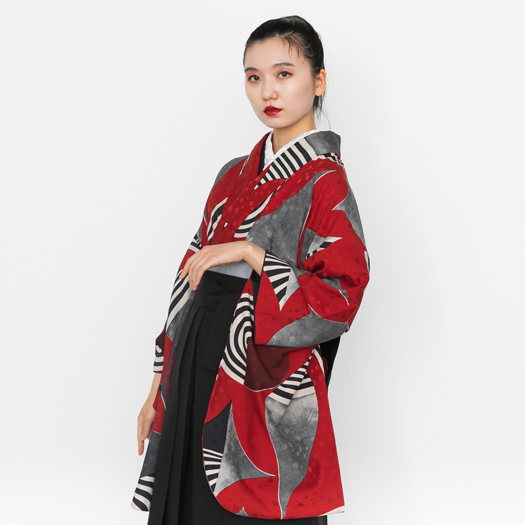 MAselect】浮遊 / 赤黒（袴：黒） | 【公式】モダンアンテナの卒業袴