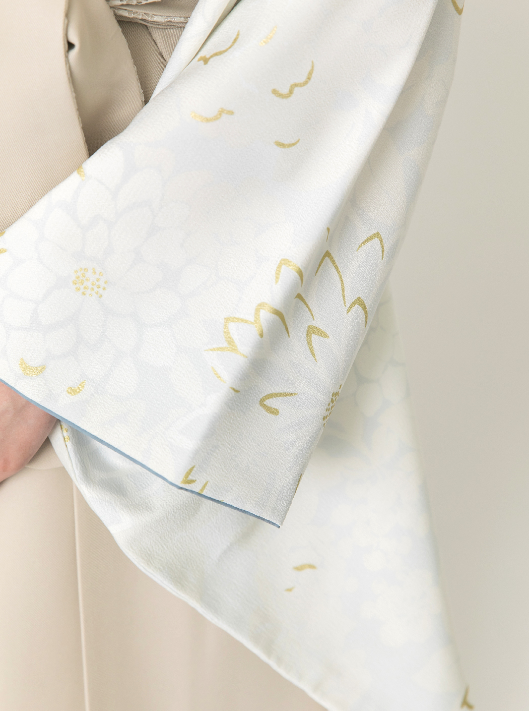 淡菊 / 薄グレー【JAPAN STYLE】（袴：アイボリー／菊刺繍） | 【公式