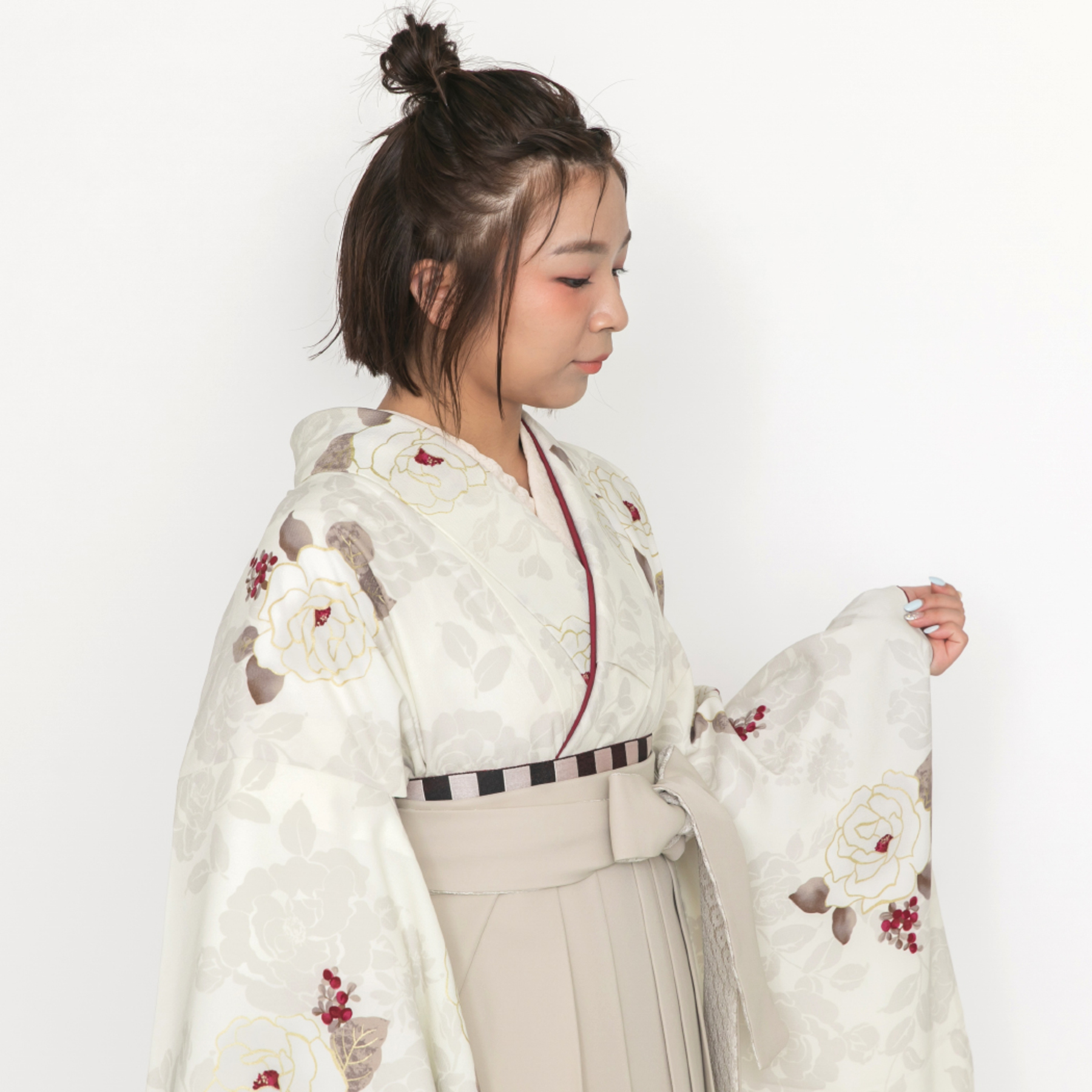 バラ / ベージュ【JAPAN STYLE】（袴：アイボリー／菊刺繍） | 【公式