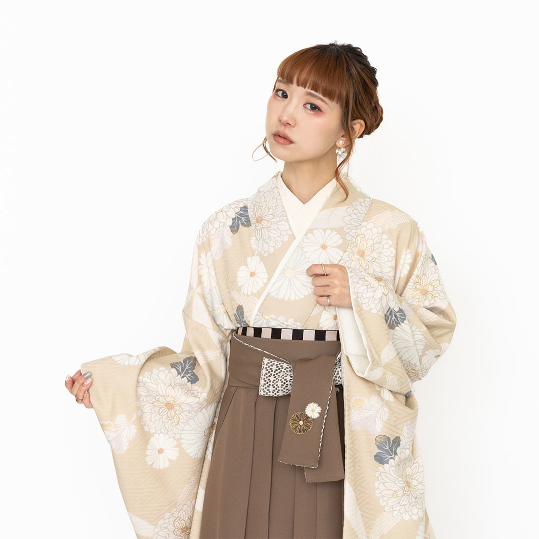 七宝に万寿菊 /ベージュ【九重】（袴：万寿菊 刺繍/茶) | 【公式