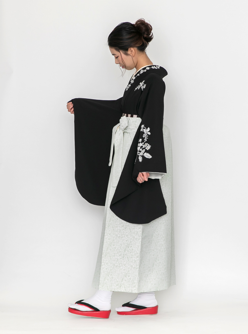 レース刺繍 / 黒【Kami Shibai-story of-】（袴：小花／薄グリーン